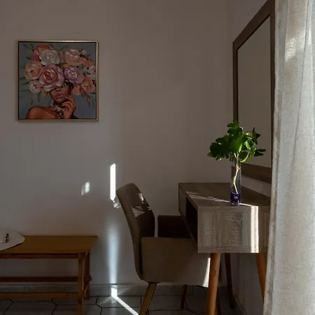 Theasea Apartament *